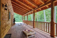 Bear Pines charming 3 bdrm cabin, Hot Tub, WiFi, in scenic South Bloomingville - Homestays