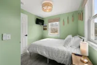 Coastal Retreat • 2Br Near Beaches & Mystic