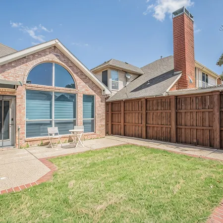 Modern 1 story - Great Location - Pet Friendly