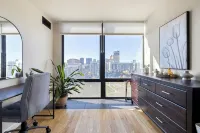 Luxury condo in Midtown Crossing on 8th floor with breathtaking city park views - Homestays