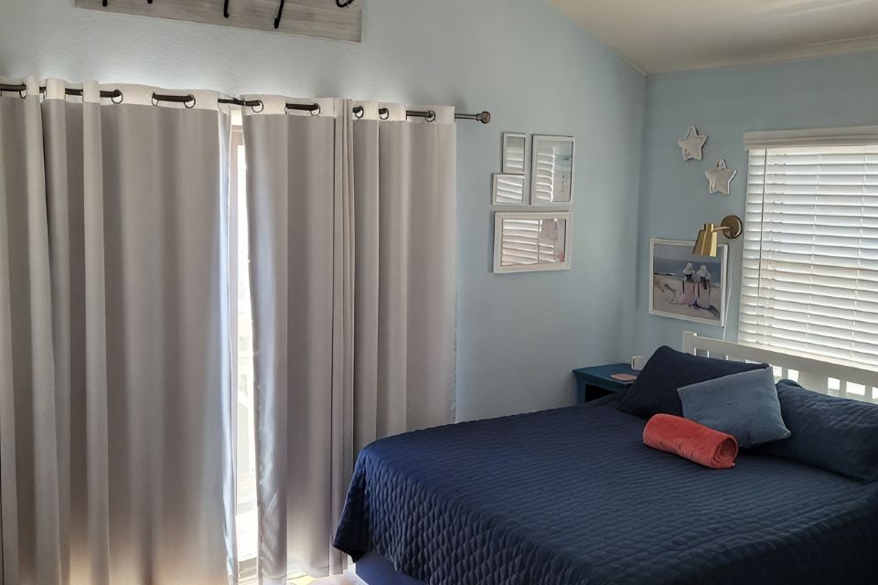 Photo 3 of 6