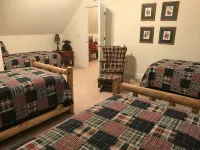 Cute cabin😊Pretty Views! Clean! ONLY 1 MILE TO TOWN! - 2-Star