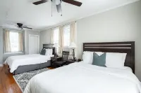 Quaint Cottage close to Vanderbilt and Downtown - บ้านพักหลังเล็ก