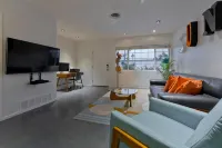 Luxury Private Resort - 1 Block to El Paseo! Sleeps 12! - 4-Star