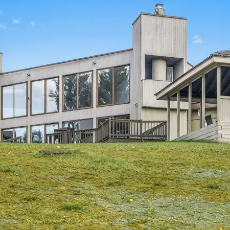 Lakefront Paradise: Views, Heated Pool, Games! Summer & Winter Fun For Everyone!