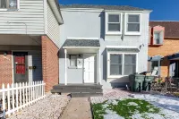 Charming 4-bedroom Townhouse  25 min from Denver - WiFi