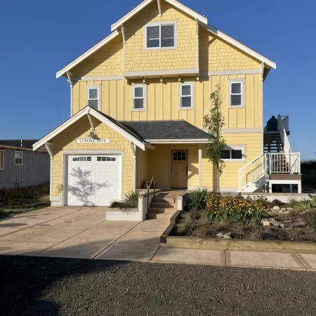 Family Fun Near Ocean Shores—Hot Tub, Elevator & Easy Dune Walk to Beach
