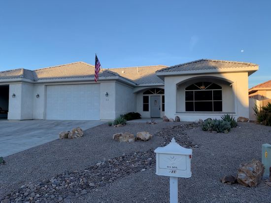 Beautiful, cozy home minutes from Laughlin and the river!!