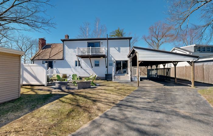 Webster Lake - One Home -Two Apartments
