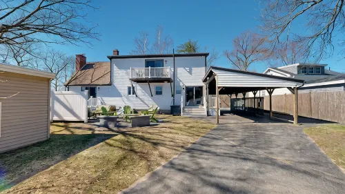Webster Lake - One Home -Two Apartments - バルコニー