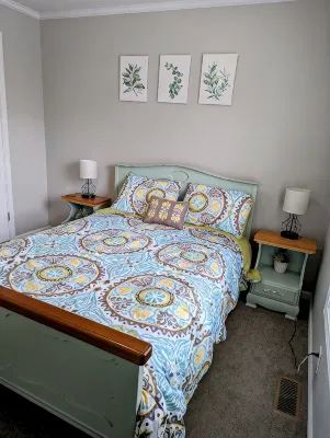 Country Cottage on the Lakeshore--Few Minutes from Beach - 2-Sterne