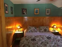 Beautiful cottage on quiet country road walking distance to charming North Creek - Wifi