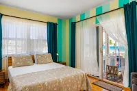 Beachfront 2 Story/3BRM/3BA/ 2 Ocean View Terraces / Free Parking - Jacuzzi