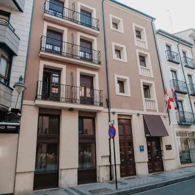 Hotel El Nogal Hotels near museo del Monasterio de san Joaquin y santa Ana