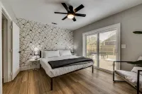 Downtown McKinney Modernized Historical home - 3-نجوم