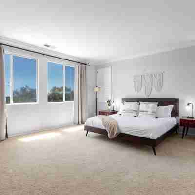 Sunset Paradise in Escondido, CA Rooms