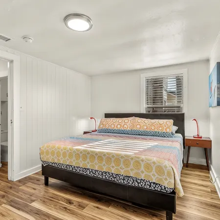 Downtown Berry Bungalows - 2 Single Family Homes w/Fenced Yards, AC, W/D, Wi-Fi