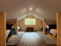 Cozy Cabin - walking distance to town and 10 minutes to Bromley. Pet friendly! - Feriehus