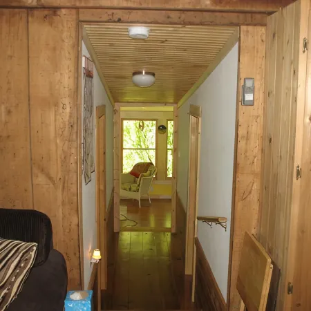 Quaint, peaceful, & creekside! Alarka Peaceful Creek Cabin - Bryson City