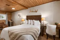 Elkhorn Cabins and Inn - parking
