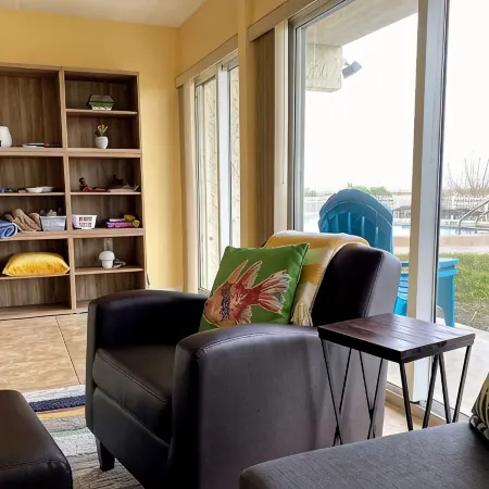Oceanfront Beachdrifter - 2/2 Condo with lawn - no stairs, best parking