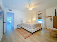 As close to the water as you can get! Updated and relaxing! - 4-Star