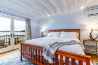 Totally remodeled year round LAKEFRONT home with stunning views of Lake Bomoseen - Wifi