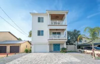 Sandcastle on 2nd - New Construction, Heated Pool, GOLF CART, Steps to Beach! - Boutique