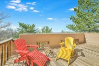 Walk to Plaza, A/C, Deck, Fireplace, Close to Ski - บังกะโล