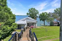 Welcoming and Cozy 2 bedroom KY lake cottage * Beautiful Views! - 4 étoiles