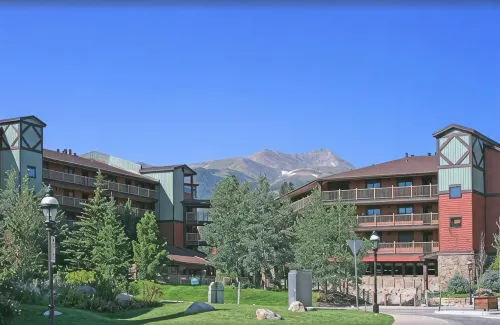 Remodeled Cozy Mountain Modern Ski-in 1 Block to Heart of BreckenridgeHot Tubs - 3 stjerner