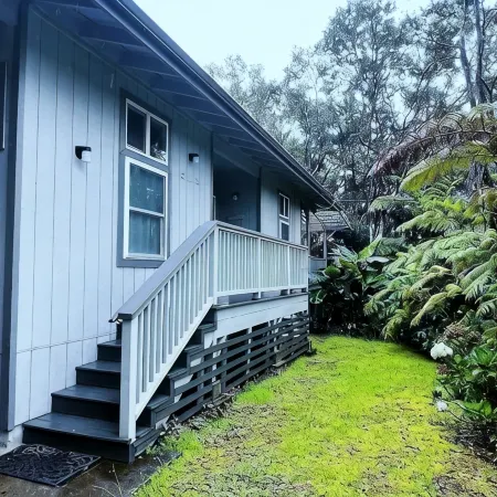Hale Malie - a peaceful rainforest retreat minutes from Volcano National Park! Отели в г. Волкейно