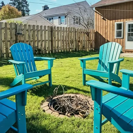 Walk to Lake Michigan Beach, Hit the Bike Trails, Relax- Large Yard w/Fire Pit!