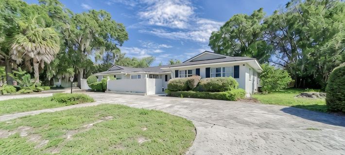 5 Bedroom + Heated Pool & Game Room Hotels in Brandon