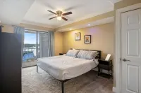 Cozy Pet-friendly Condo w/ Pool - WiFi
