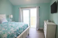 "Seas the Day", located in the heart of beautiful Corolla, Outer Banks of NC - شرفة