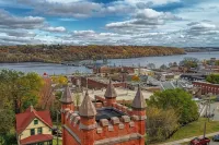 St. Croix Riverview Home...Walking Distance to Downtown Stillwater - 5-Sterne