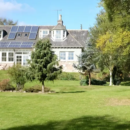 Fabulous Sunny House in Large Private Gardens. Sun Porch & Patio. Mountain Views