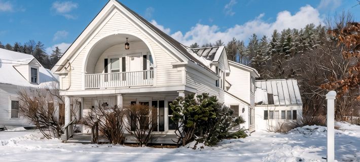 Modern 7Bd/3Ba Mountain Chalet w/ Hot tub, 3 minutes from Okemo Hotels in Ludlow