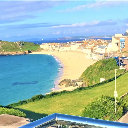 Gull Rock is a Frontline House above Porthmeor Beach,  with Amazing Sea Views