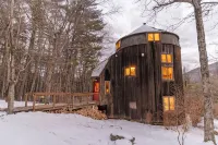 Cozy Silo with Sunset Mountain Views - 샬레 호텔