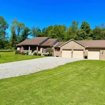 Luxury Old Man's Cave Home🌲Walking Distance to Hocking Hills Park with Hot Tub