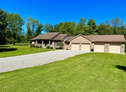Luxury Old Man's Cave Home🌲Walking Distance to Hocking Hills Park with Hot Tub - 3-Star