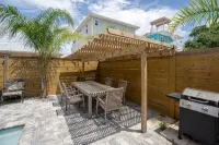 Oasis by the Beach, 2 master Suites, 2 living rooms, Heated pool, steps to ocean - 4-Star