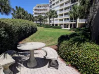 Gulf Front 2000sqf Condo, Large Balcony, Private Beach & Pool, Free Beach Setup - بوتيك