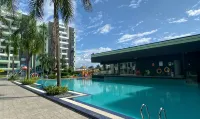 Manhattan PoolView 3bedroom suite Netflix |  Ipoh Station18 - สวนน้ำ