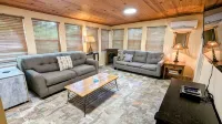 Cricket Hollow with Dock and private Lake Access Sleeps 6 - 4성급