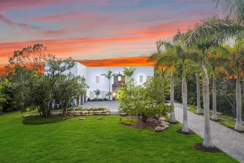A Private Siesta Key Waterfront Estate with Extraordinary Indoor/Outdoor Pool - 4 estrellas