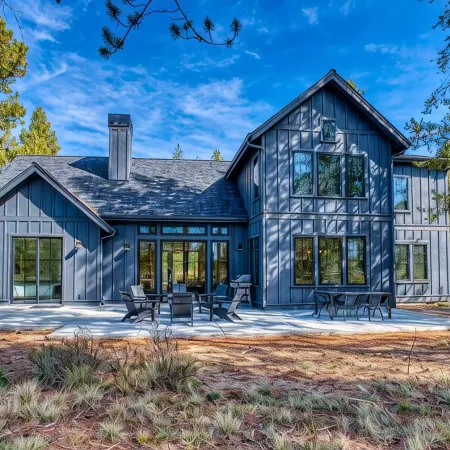 Luxury Sunriver Lodge, 3 King Suites, SHARC Passes, Hot Tub, EV, Sleeps 16!