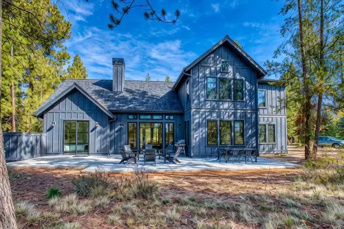Luxury Sunriver Lodge, 3 King Suites, SHARC Passes, Hot Tub, EV, Sleeps 16! - piscina